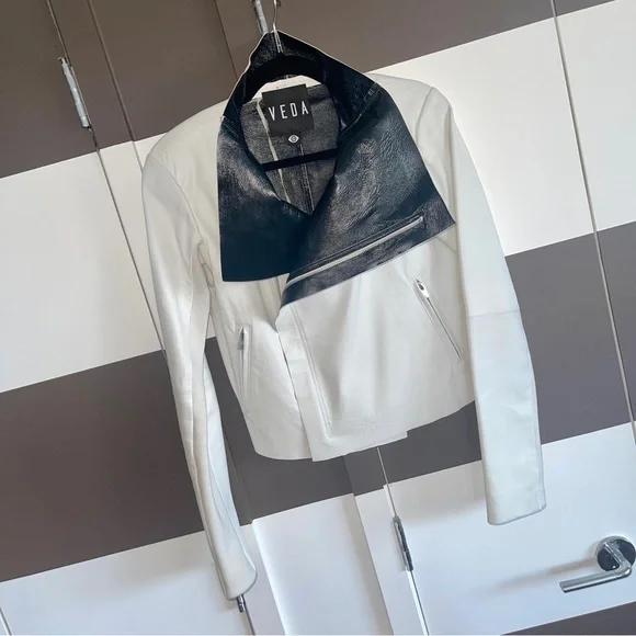 VEDA White & Black Flap Leather Jacket Size Medium - Picture 1 of 15